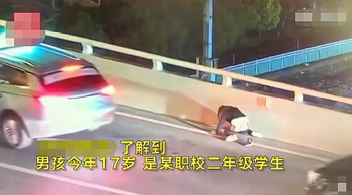 上海17岁男孩跳桥原因令人心痛！17岁男孩跳桥全过程现场视频图片（2）