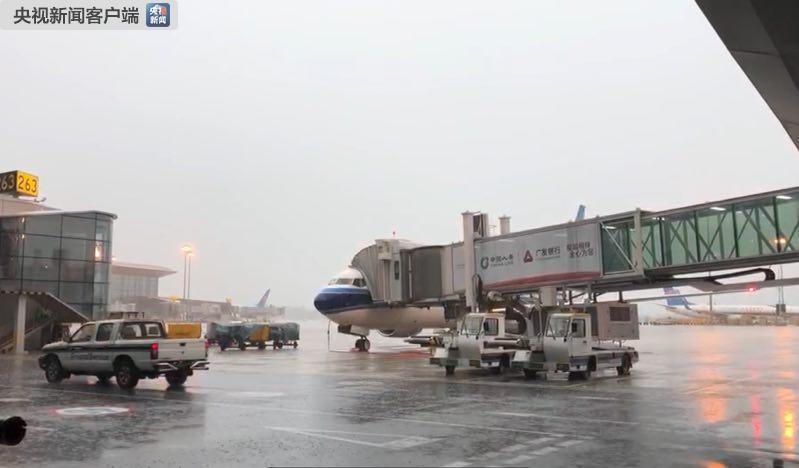 白云机场取消航班原因是什么？广州暴雨致白云机场航班大面积延误