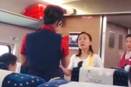 高铁乘客拒检票气哭乘务员 武汉铁路：旅客已被批评