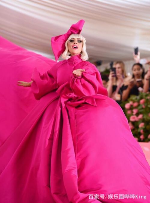 Lady Gaga红毯变装秀是什么样的？美国慈善晚宴女星造型曝光