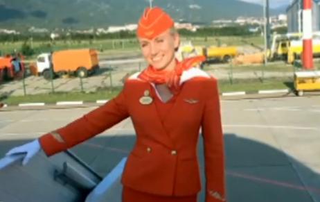 俄航客机迫降起火时刻“英雄空姐”揪住乘客衣领助其逃生