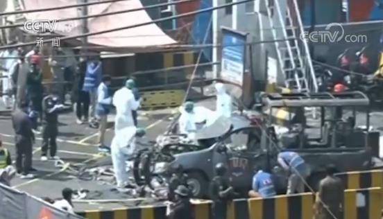 巴基斯坦警车遭袭 致10死30伤