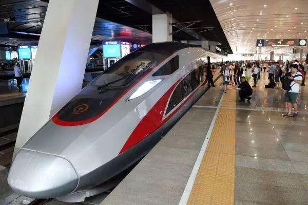 中国高铁又双叒叕创新纪录：运送超过100亿人次