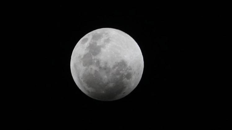 月球正在冷却收缩具体什么情况 最后月球会变成什么样？