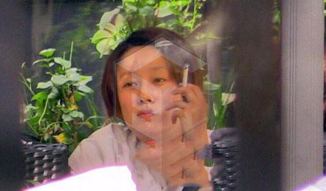 王源郑爽当众抽烟吓坏粉丝 娱乐圈还有哪些明星抽烟？