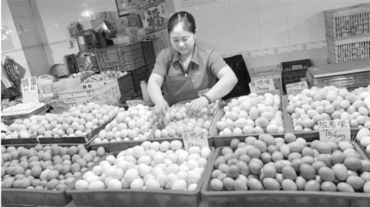 鸡蛋批发价三个月涨近四成 零售价接近历史新高