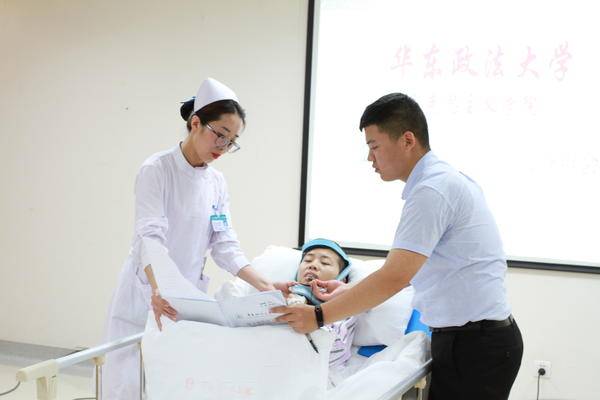 女孩病床论文答辩怎么回事？女孩程艳芳为什么会在病床上答辩论文