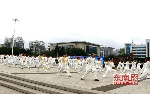 莆田秀屿区举办老年人太极拳健身推广展示大联动活动