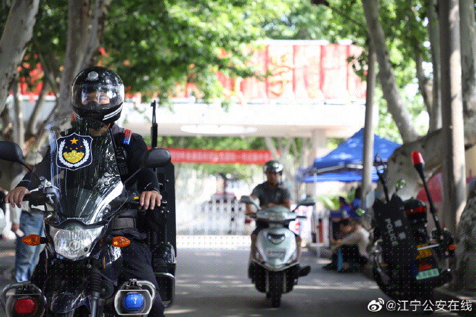 监考老师拿错证件怎么回事？监考老师拿错证件事件始末