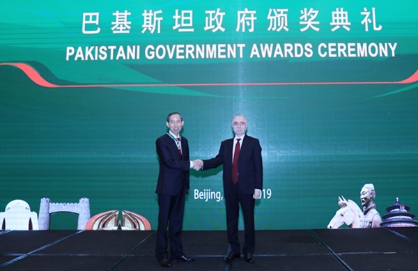 巴基斯坦总统授予龙宇翔“巴基斯坦之星”荣誉勋章