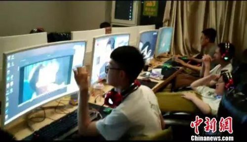 班主任带全班学生通宵打游戏始末 兰会云为什么带学生通宵打游戏