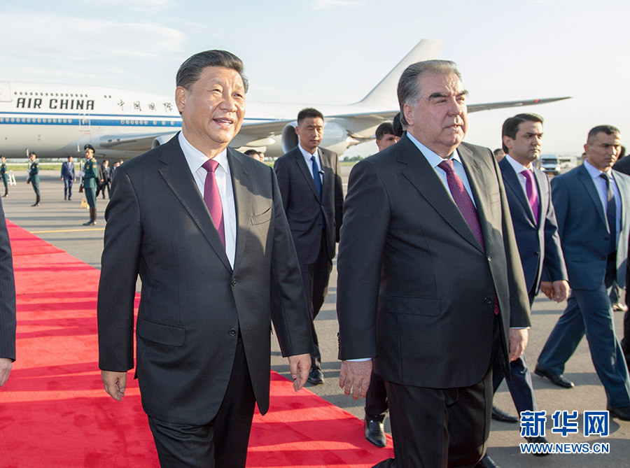 习近平抵达杜尚别开始出席亚洲相互协作与信任措施会议第五次峰会