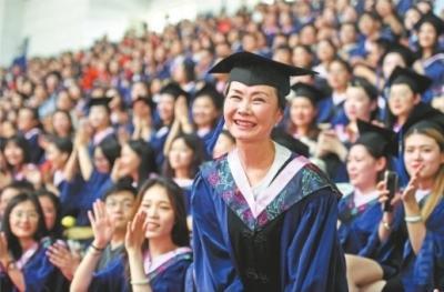 母女同读研妈妈先毕业是什么情况 周亚松吴悠母女背景资料