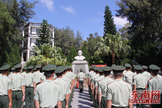 武警漳州支队组织党员干部参观谷文昌纪念馆