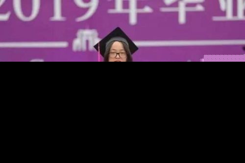 寒门女孩清华毕业典礼上发言说了什么？张薇个人资料她都经历了什么