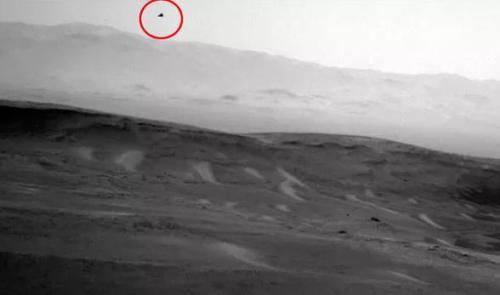 美“好奇号”拍下火星上空不明物体 “奇怪生物”好似一只在飞翔的鸟