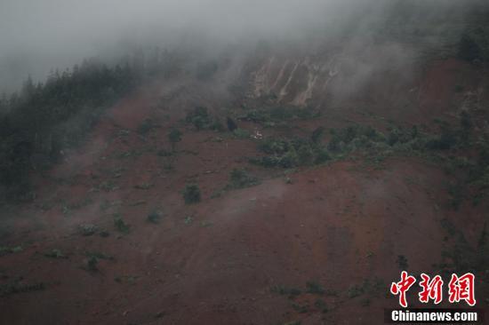 贵州六盘水市水城县发生山体滑坡 21幢房屋被埋