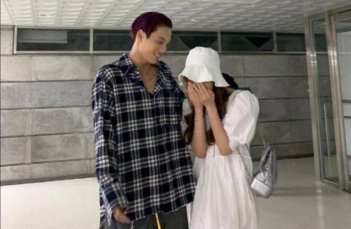 EXO金钟仁近照曝光，新发型暴露大脑门备受吐槽