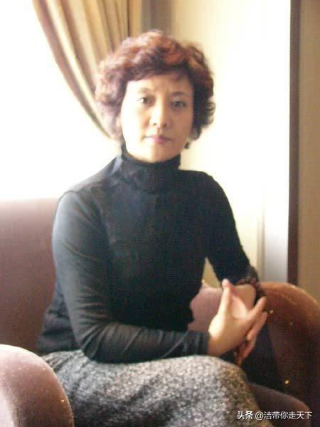 张国立邓婕养子正脸照首曝光 夫妻俩用餐后开车带男孩回家