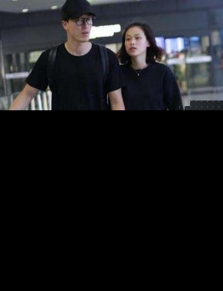 刘翔吴莎穿情侣装甜蜜出游 刘翔吴莎机场秀恩爱 刘翔吴莎结婚了吗