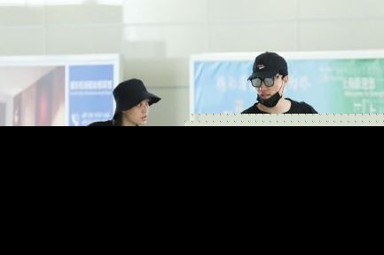 刘翔吴莎穿情侣装甜蜜出游 刘翔吴莎机场秀恩爱 刘翔吴莎结婚了吗