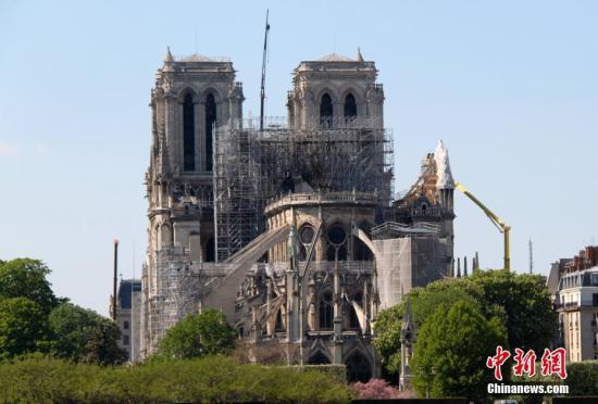 法国发布高温预警 炎热天气或致巴黎圣母院拱门倒塌