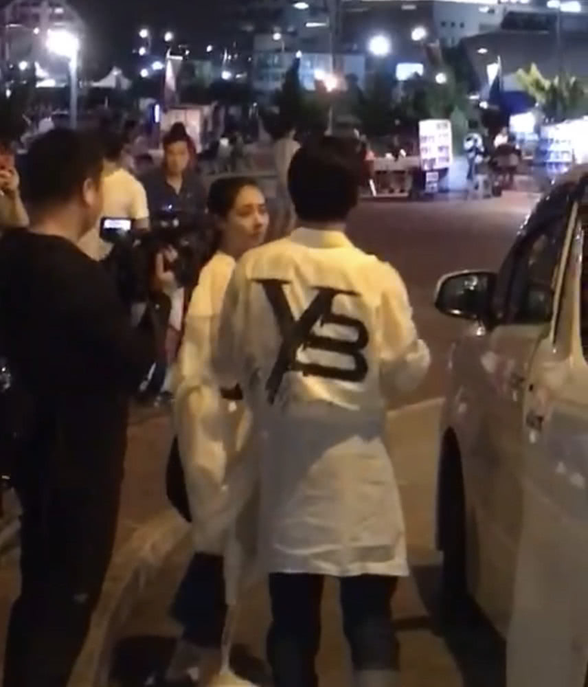 郭碧婷撒娇抢向佐雪糕吃 二人甜蜜撒狗粮