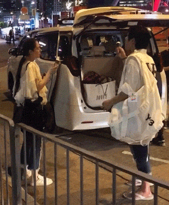 郭碧婷撒娇抢向佐雪糕吃 二人甜蜜撒狗粮