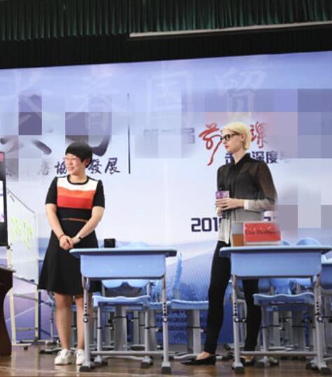 撒贝宁小13岁外籍妻子近照曝光，结婚三年，如今李白变成这样了！