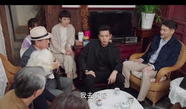 杨紫惹祸出来道歉，一句话上热搜引热议，李现很无奈