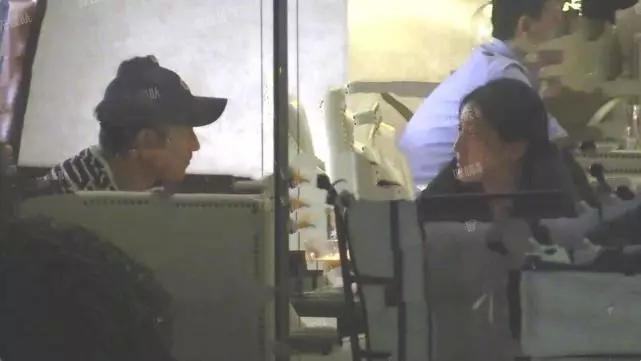 李晨妻子被曝怀三胎 夫妻二人外出共进晚餐孕照首曝光