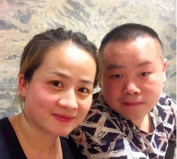 岳云鹏2个女儿正面照曝光，7岁大女儿简直和岳云鹏复制粘贴