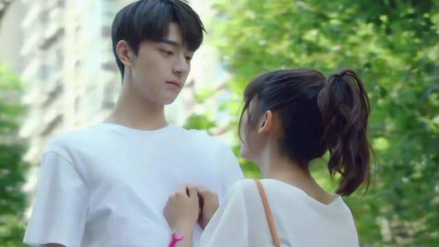 韩商言再传绯闻，李现王紫璇曾一起健身，早年酒店同框照曝光