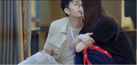 亲爱的热爱的三对cp，佟年爱得卑微，亚亚助攻小米，最后一对太假（2）