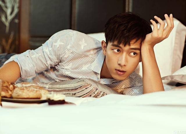 李现前女友曝光，钟楚曦与李现恋情引发争议