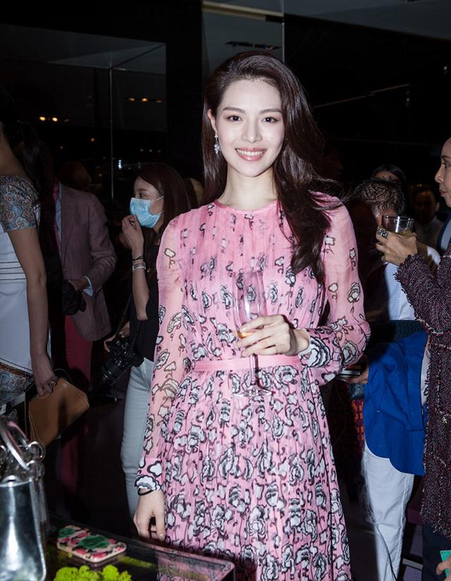 李现前女友曝光，钟楚曦与李现恋情引发争议