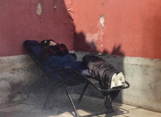 周迅晒380万豪华房车 脚垫上印了四个大字莫名搞笑