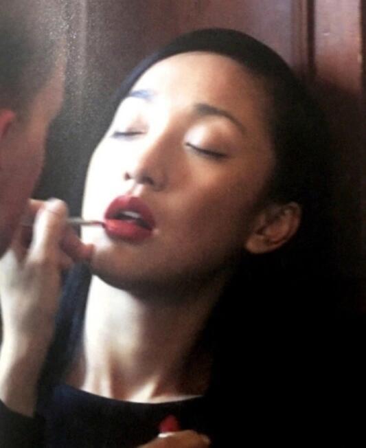 周迅晒380万豪华房车 脚垫上印了四个大字莫名搞笑