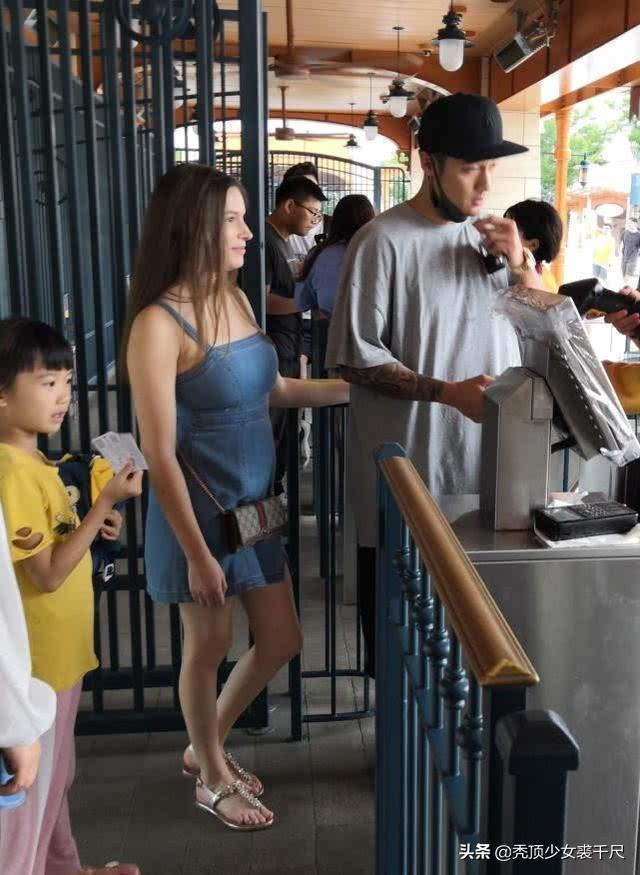 蒋劲夫女友正面照！女生肤白貌美身材姣好疑家境优渥