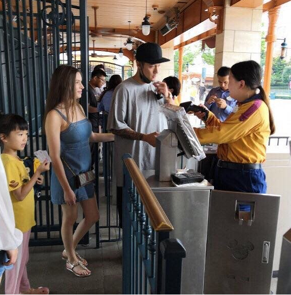 蒋劲夫女友身材曝光丰乳肥臀超赞 蒋劲夫女友高清私照流出