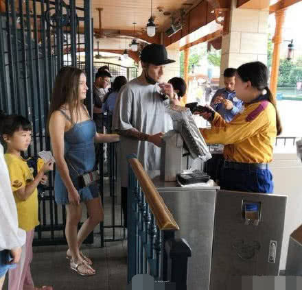 蒋劲夫外籍新女友身份曝光 julieta系超级富二代身材非常火辣