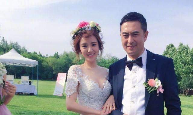 张嘉译藏了17年的老婆原来这么美，终于明白为啥看不上王晓晨了