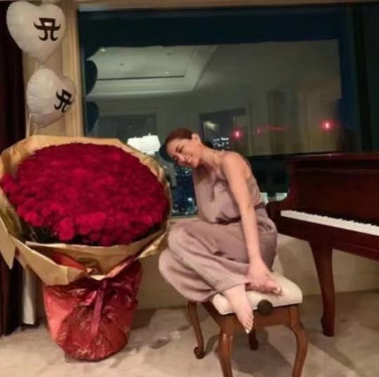 日本天后滨崎步疑似新恋情曝光，男友竟然是小21岁伴舞荒木骏平