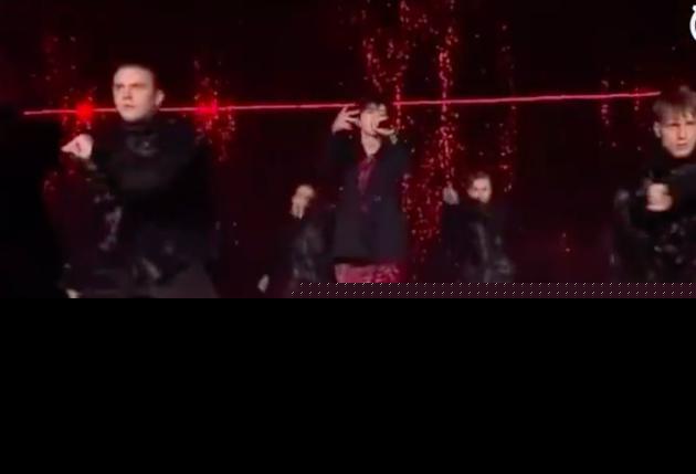 蔡徐坤《蒙着眼》首曝光 炫酷开唱用歌曲回应争议