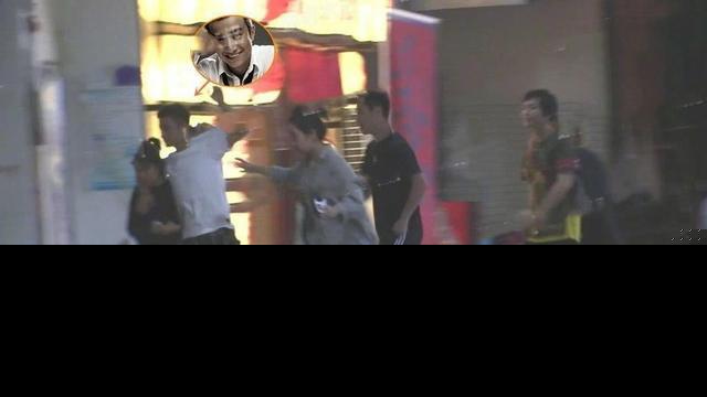 文章宣布离婚后首现身 与友人聚餐买醉喝到意识模糊走路颠簸