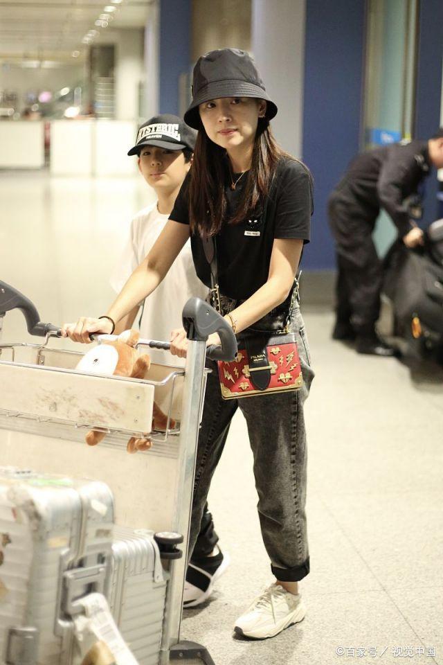 马思纯咋胖成这样了？憨厚朴实手像个莲藕，网友：看起来得有130