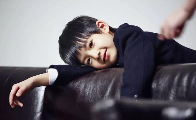 马思纯咋胖成这样了？憨厚朴实手像个莲藕，网友：看起来得有130