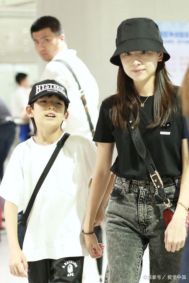 马思纯咋胖成这样了？憨厚朴实手像个莲藕，网友：看起来得有130