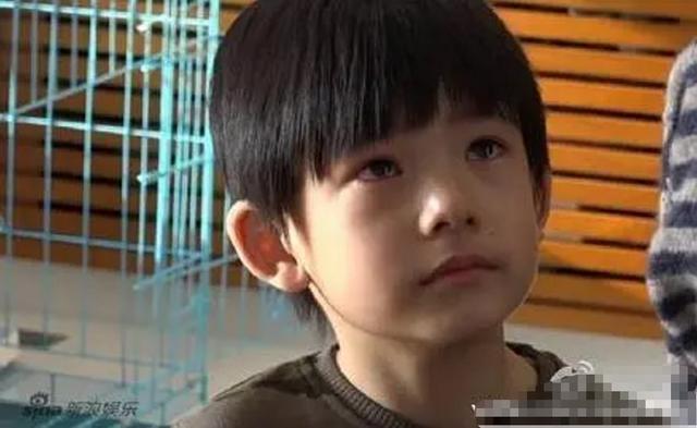 马思纯咋胖成这样了？憨厚朴实手像个莲藕，网友：看起来得有130