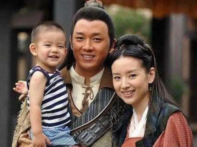 马思纯咋胖成这样了？憨厚朴实手像个莲藕，网友：看起来得有130